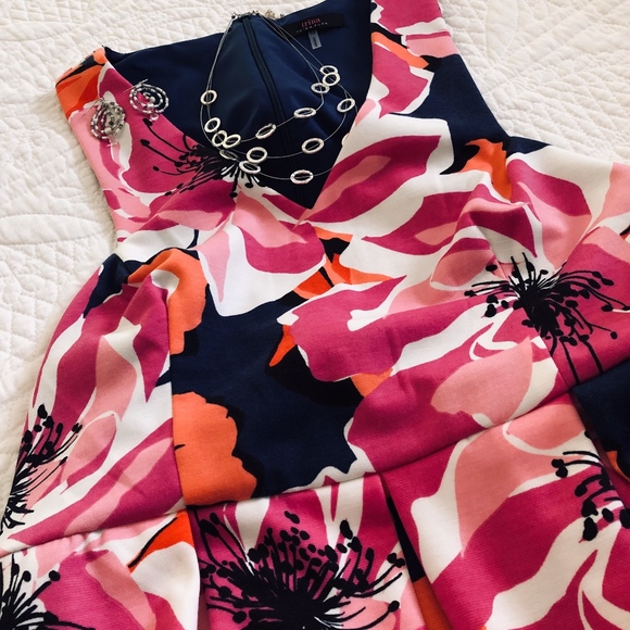 Trina Turk Dresses & Skirts - Trina Trina Turk Floral Print Fit & Flare Dress